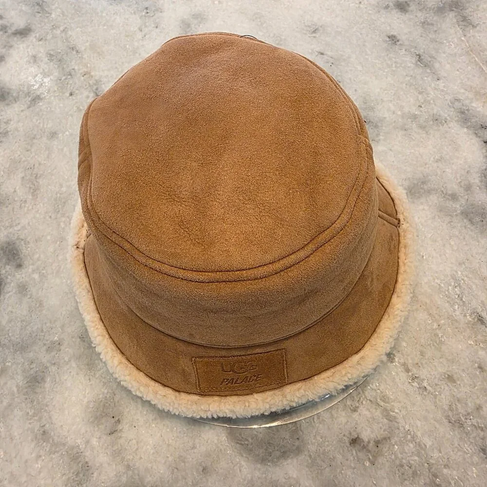 New Ugg x Palace Shearling Bucket Hat - Picture 4 of 7